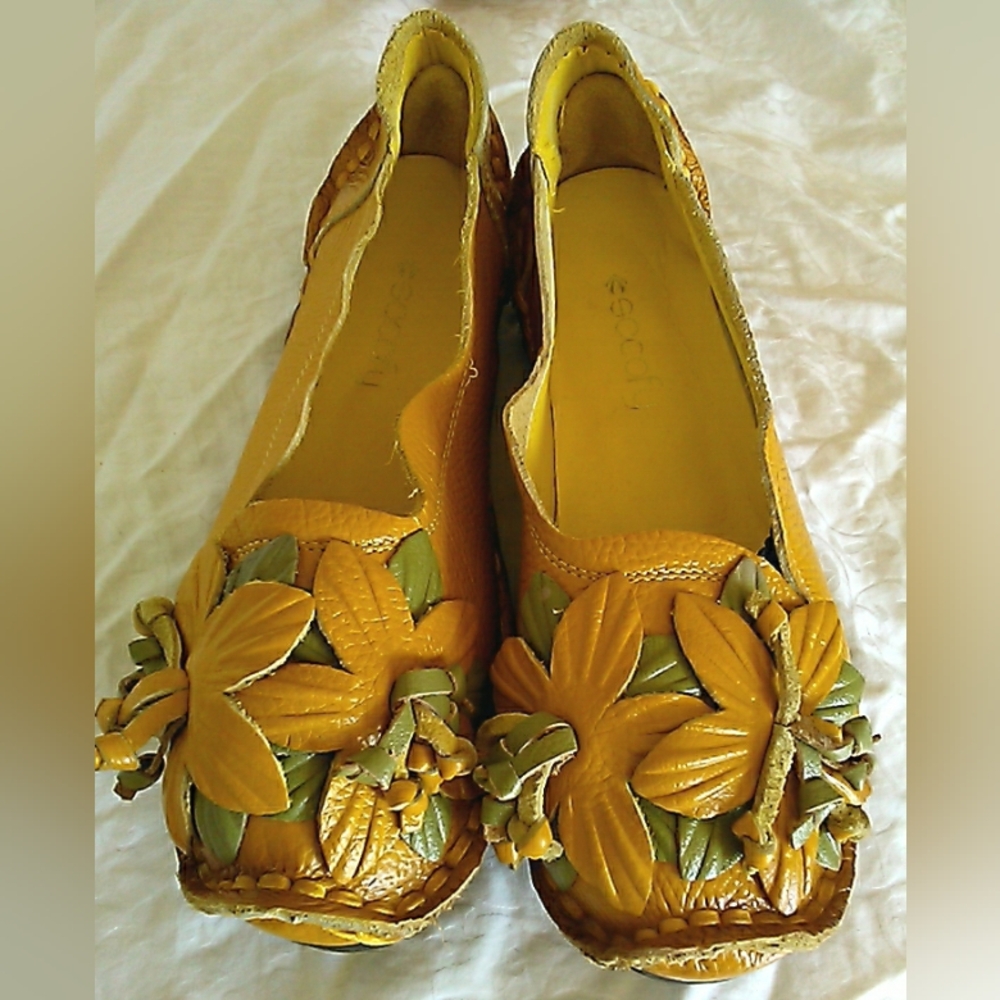 THE COOLEST HANDMADE LEATHER SOCOFY Yellow Floral Flats CHUNKY SOLES OUTSOLE 8.5